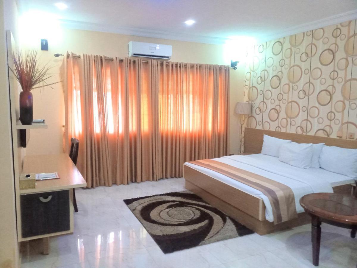 Fawzy Hotel Ibadan Exterior foto