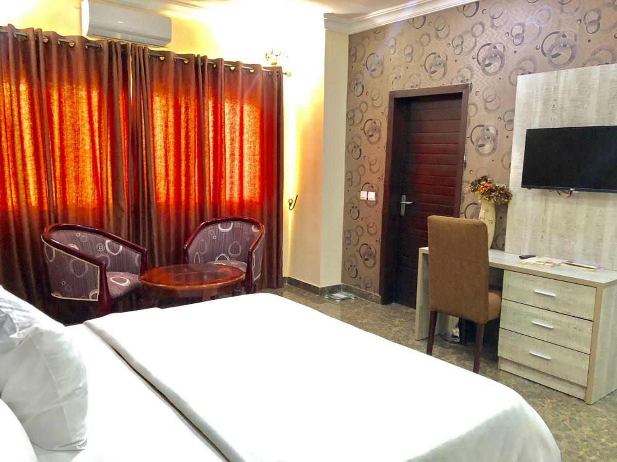 Fawzy Hotel Ibadan Exterior foto
